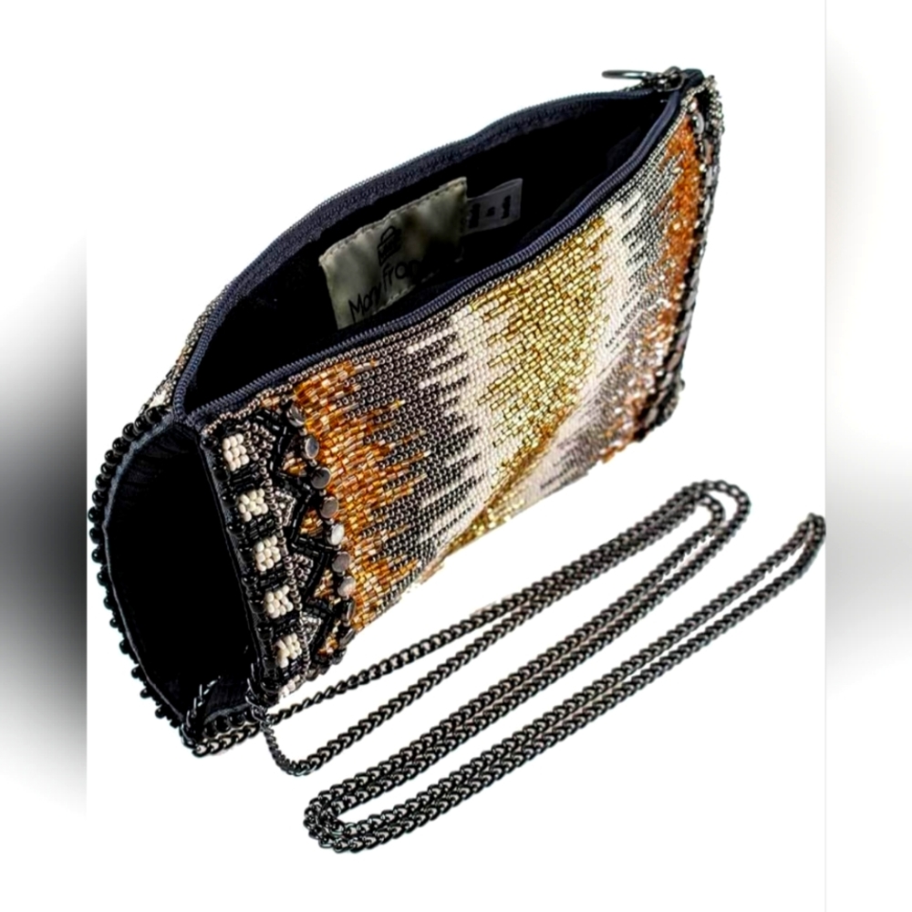 Beaded multi wear clutch